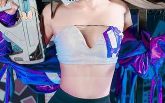 这次的图包更新里，Kuuko W把Tifa泳装演绎成了一种甜美的流浪感！